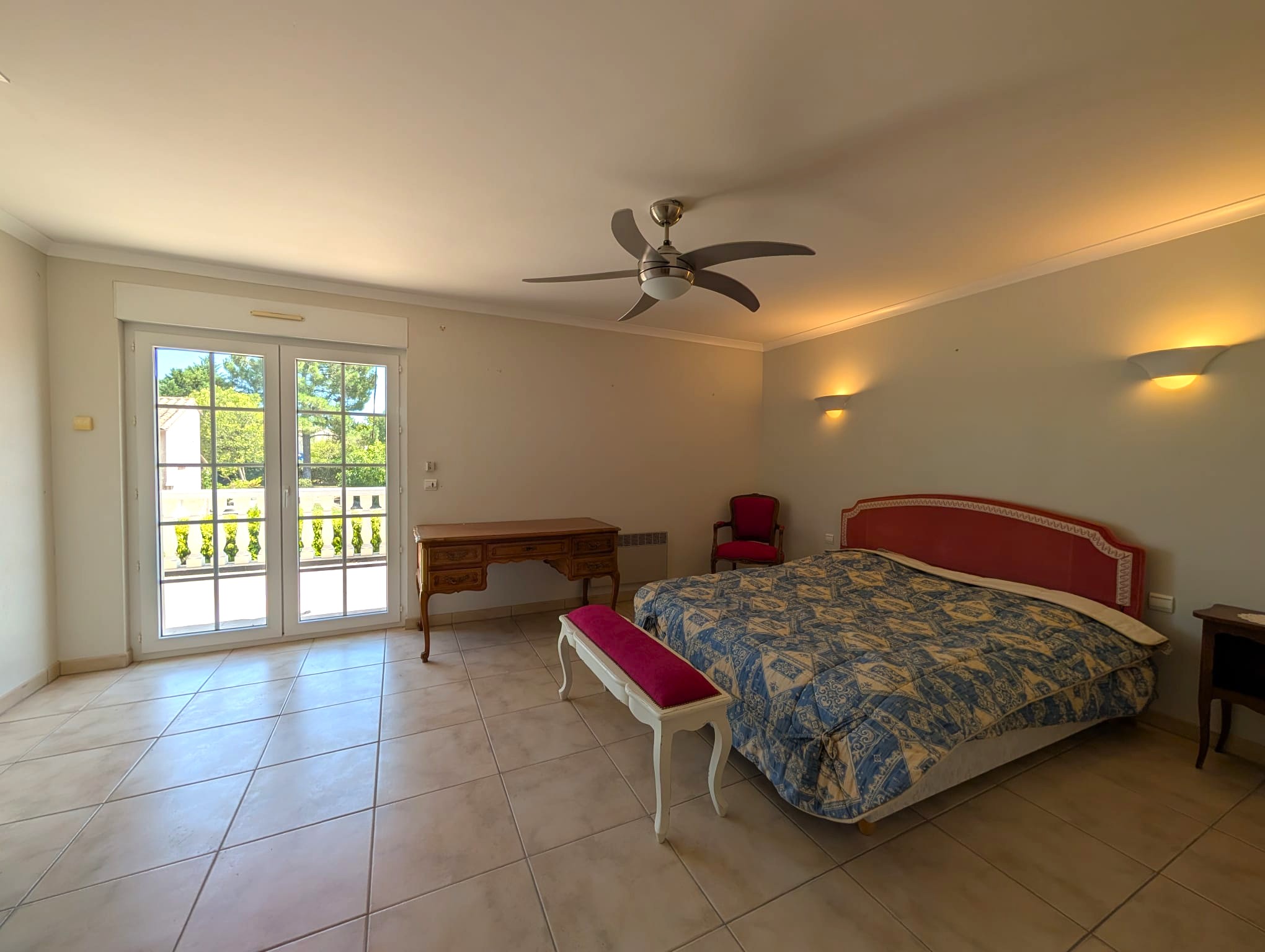Chambre avec accès au balcon